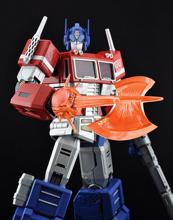 Official Images Action Toys Ultimetal Series Optimus Prime 800 Talking Action Figure  (4 of 14)